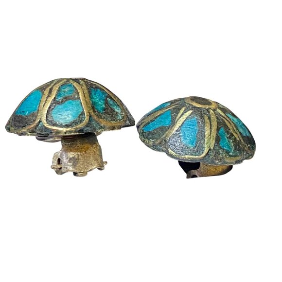 .75" x .75" Vintage Indian Clip-On Earrings Crushed Turquoise & Silver Floral De - Picture 6 of 13